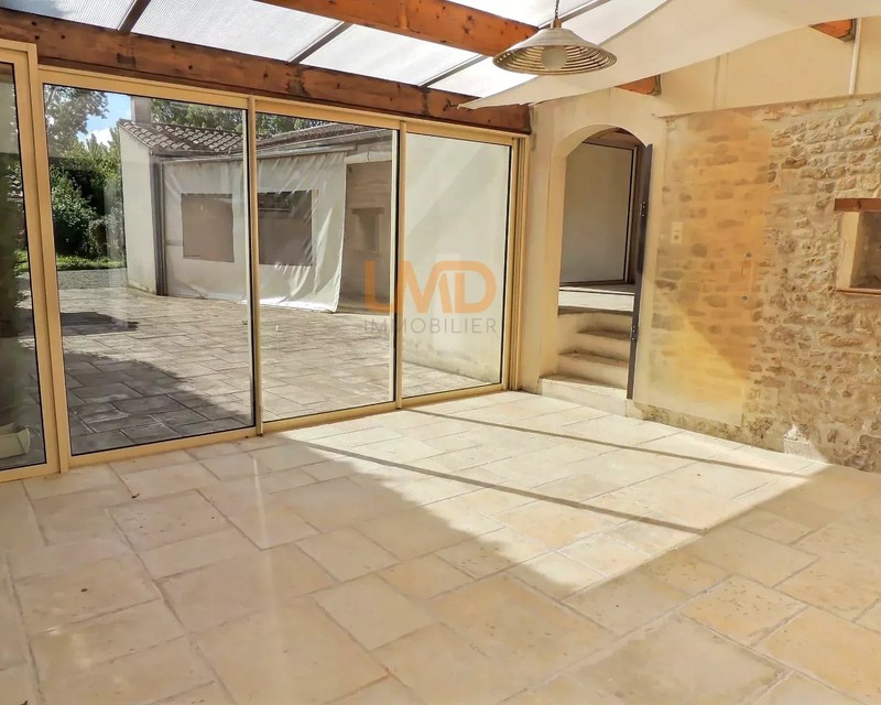 Maison spacieuse avec cour à Saint-Jean-d'Angély - 649890d6-85e7-4791-8e09-e59e1727114c