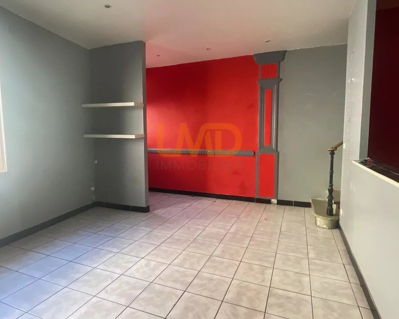 Maison de village R+2 avec balcon - 43b232c3-c8af-478f-9aa9-767133c6cb08