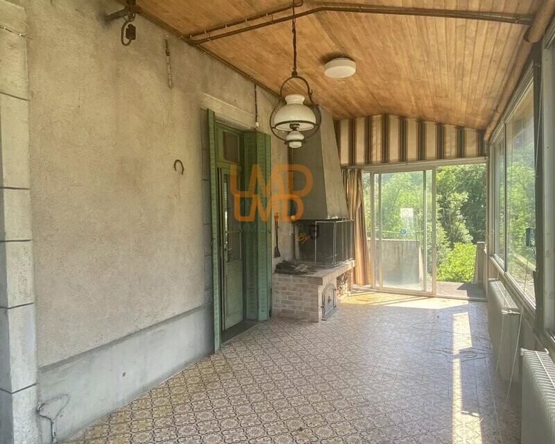 4 logements avec piscine en bordure de rivière + 2ha de bois - Immeuble 4 logements bordure de riviere