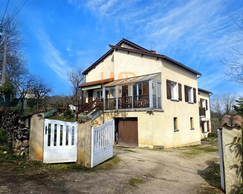 Belle Maison de 195 m² avec appartement Indépendant et grand terrain - Maison Villeneuve