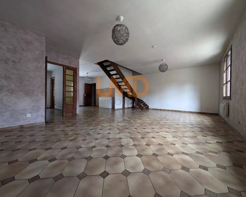 Maison de Village avec Grande Terrasse et Local Commercial - 3b6918d2-d793-4413-9fd5-f2ab67469b9e