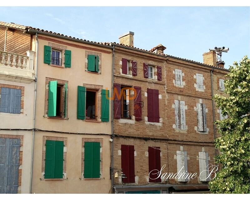Beaumont-de-Lomagne. immeuble rénové - Facade1