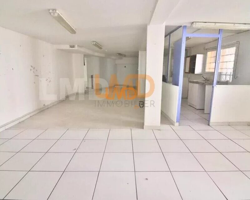 Local 236m2 au centre de Ollioules - e46ce1a6-f6cb-4bb1-be22-b6f4f423129d