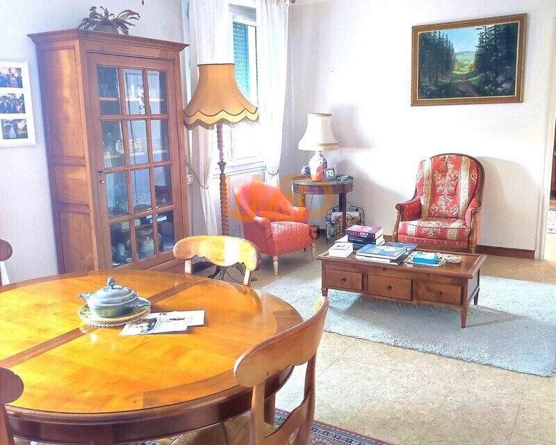 Centre Ville -  Spacieux -Beau Potentiel - a70c0dd2-b8dd-4385-86e6-8ee140333164
