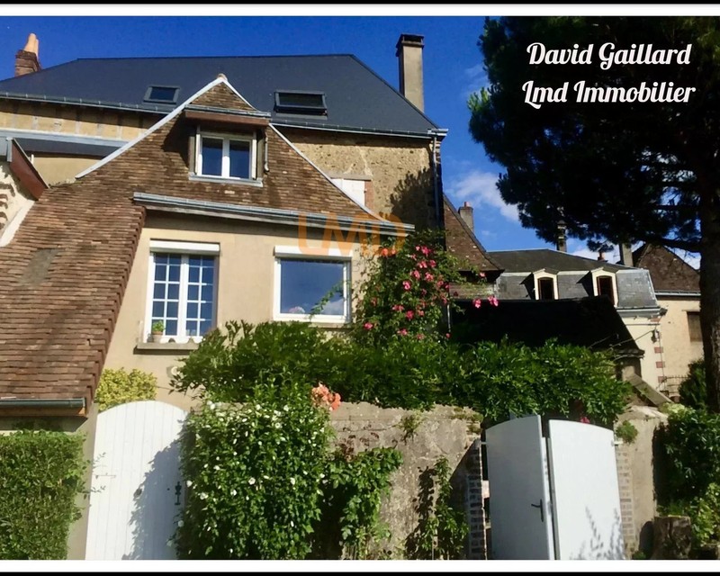 Maison DE Bourg - T5 - Cour- Proche CommoditÉS - - d0880829-5232-4307-b31a-4752862524cb