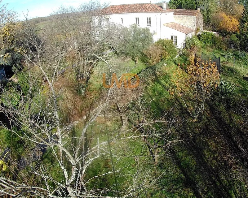 Secteur Jarnac propriété avec 2 habitations 4 chambres - c04ce87e-c097-45f3-be73-5ca55d801b63