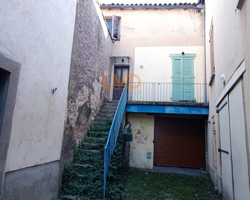 Immeuble composé 2 logements T2 + T4 avec garages à rénover - a2352ca1-fca5-4ec8-95c0-94fe819ccc79