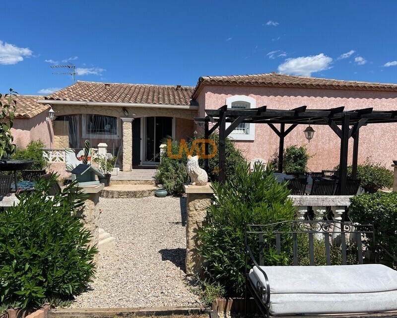 Villa plain pied 1ère mise en vente jardin arboré - Maison de plain pied a vendre village La calmette
