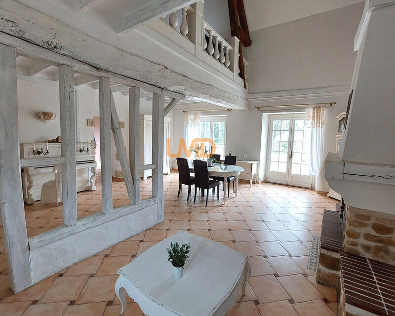 Donnemarie-Dontilly, Maison en pierre, sur terrain clos de murs - 6.1