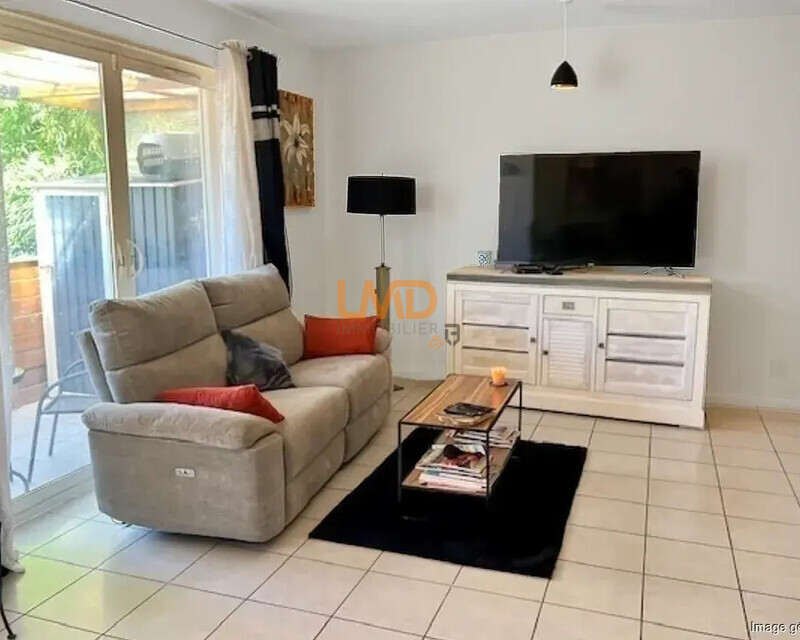 plain pied 2 chambres - terrasses - parkings - petit foncier  - Ia generated 1759238754