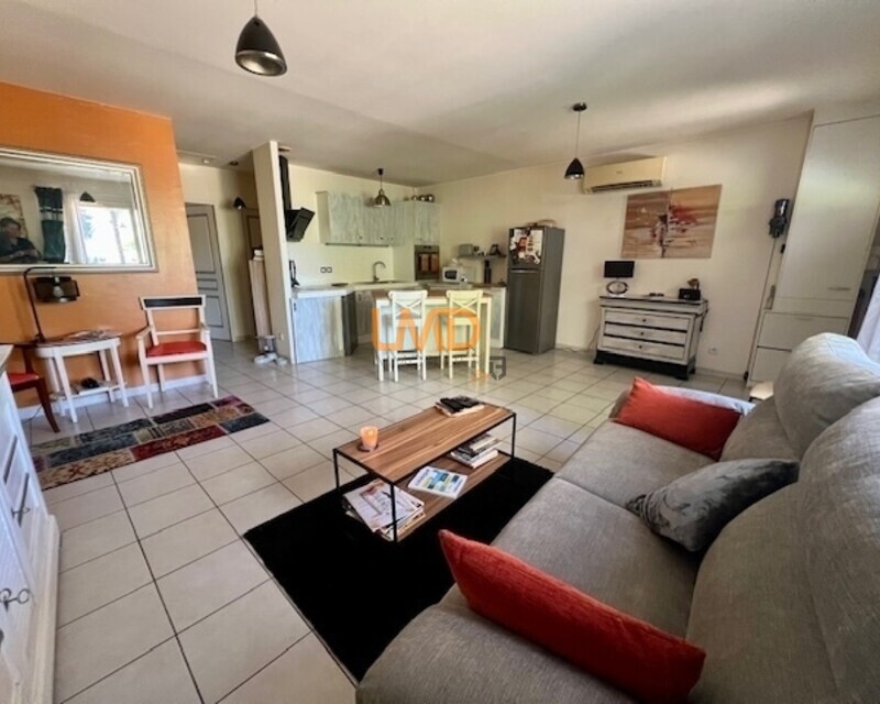 plain pied 2 chambres - terrasses - parkings - petit foncier  - a vendre villa proche nimes