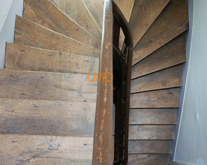 Studio lumineux au calme - Studio-rue-de-dinan-rennes-escalier-eric-margely