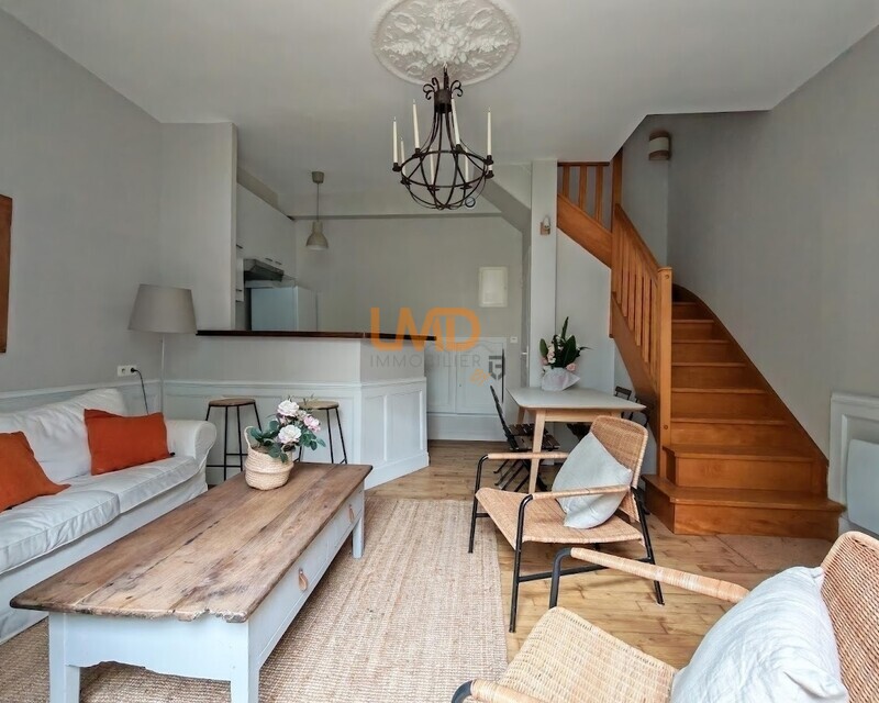 Duplex avec terrasse arborée - Duplex-rue-de-dinan-rennes-vue-interieur-de-baie-vitree-eric-margely