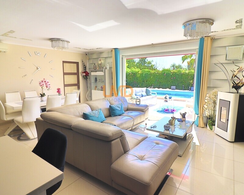 Taradeau: maison T5 + bureau sur 700m2 avec piscine - 35b439a3-da10-4af1-9a8f-fc61985e314b 1 201 a