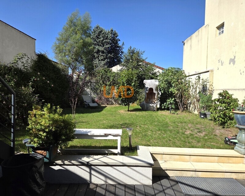 Maison contemporaine avec jardin - jardin