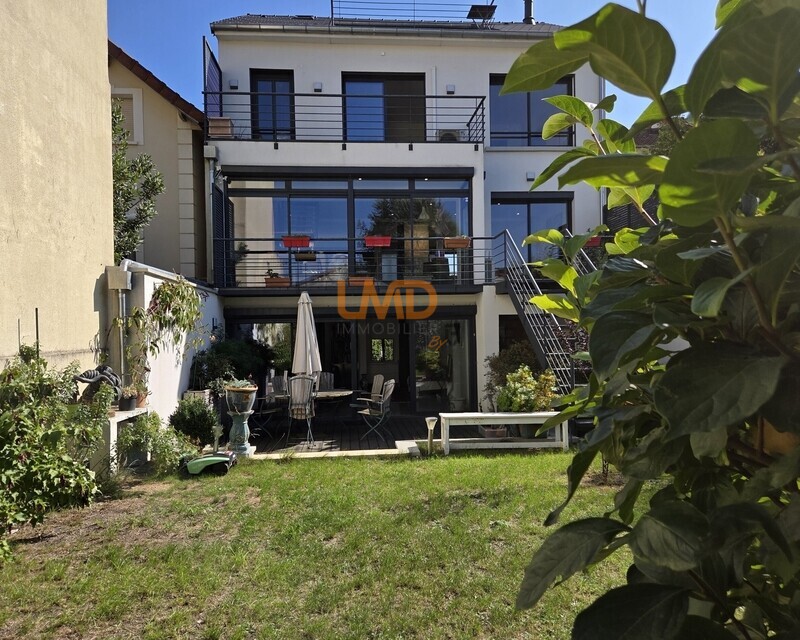 Maison contemporaine avec jardin - Côté jardin