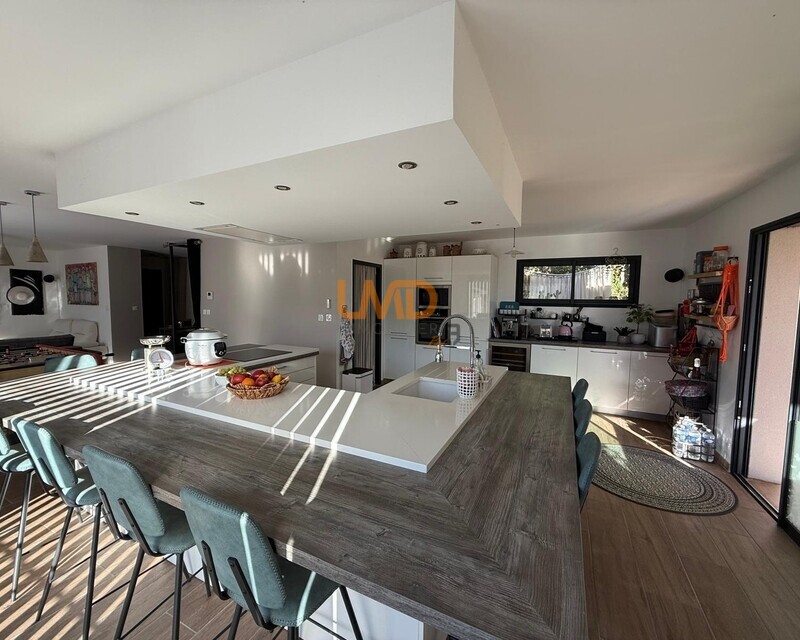 un cadre recherché  - Img-20251028-wa0011