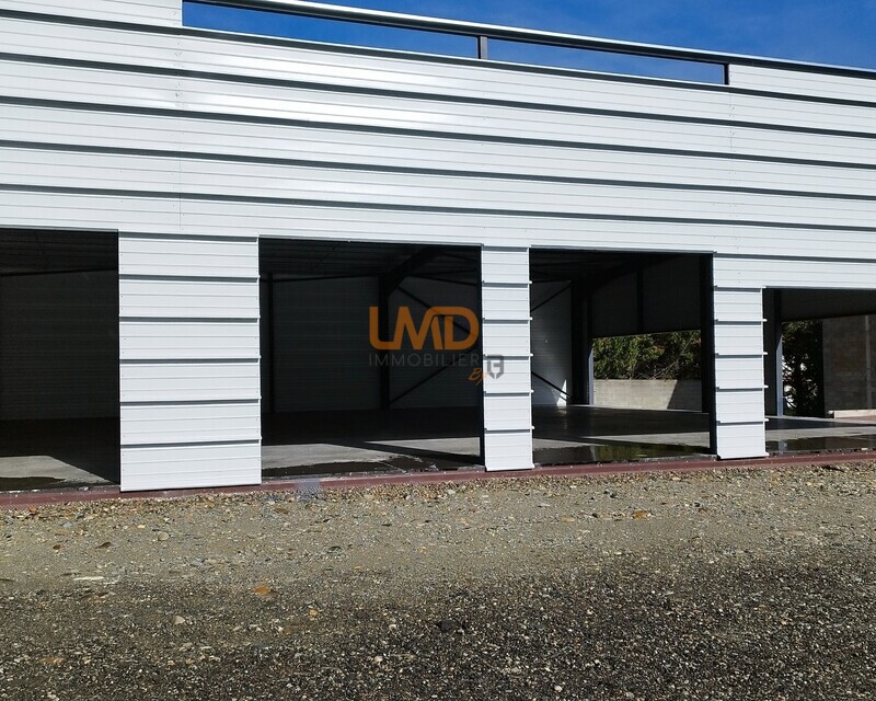 Local commercial 500 m2 avec parking - Img 20251023 151845