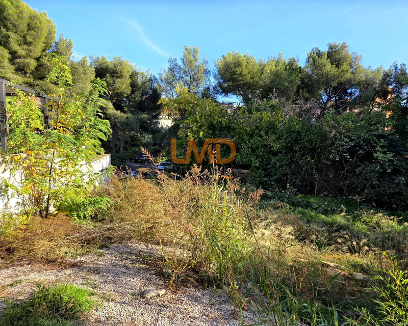 Terrain constructible proche centre ville - Ia generated 1764916549
