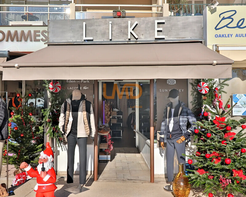 Magasin Prêt à Porter et Tous commerces - Port de Bandol - Ia generated 1765816192